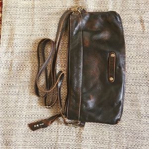 BedStu Taylorsville crossbody clutch